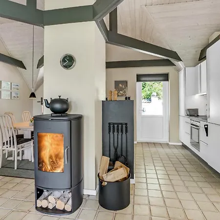 Dom wakacyjny In With Kitchen *